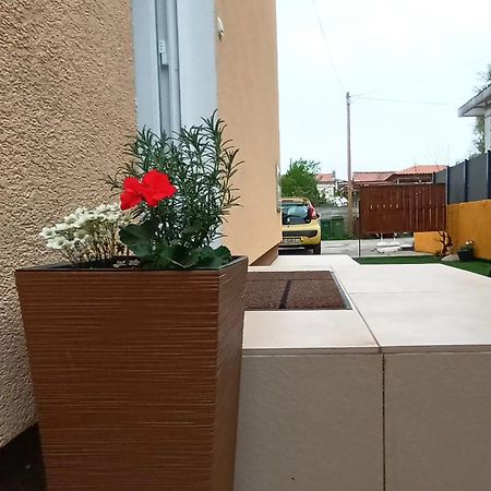 Apartman Sandra -Private Parking And Garden Zára Kültér fotó