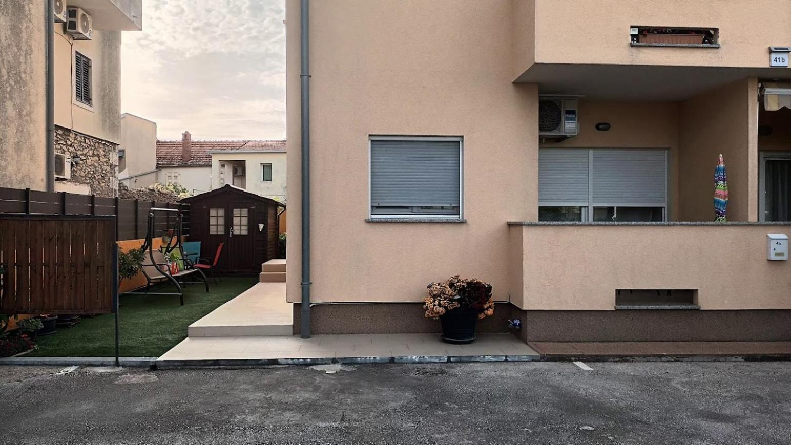 Apartman Sandra -Private Parking And Garden Zára Kültér fotó